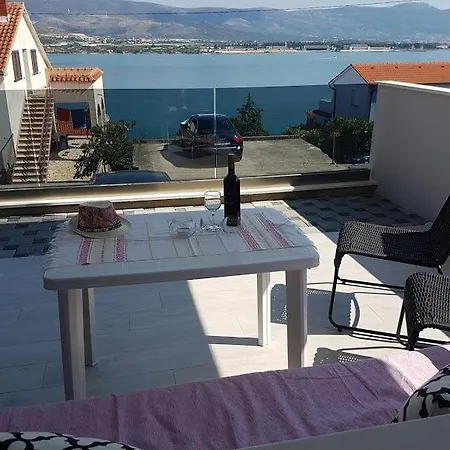 Cosy Corner Apartment Trogir