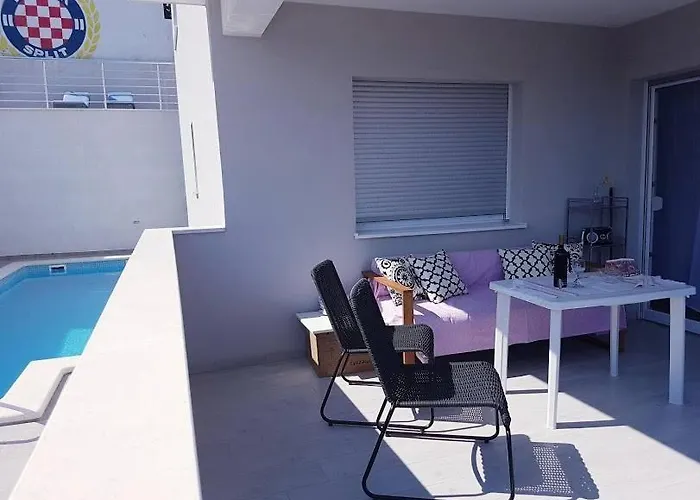 Cosy Corner טרוגיר